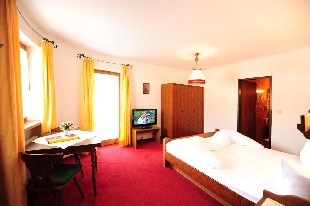 Hotel Garni Lamm Nauders Rum bild