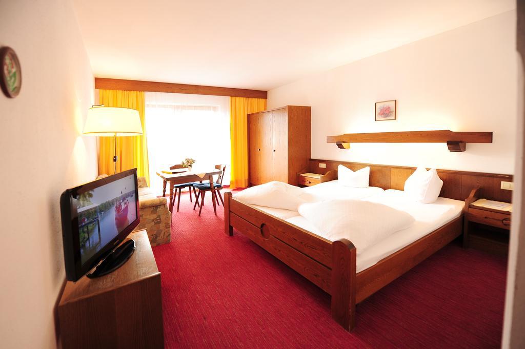 Hotel Garni Lamm Nauders Rum bild