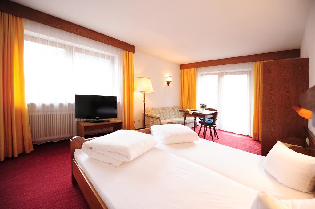 Hotel Garni Lamm Nauders Rum bild